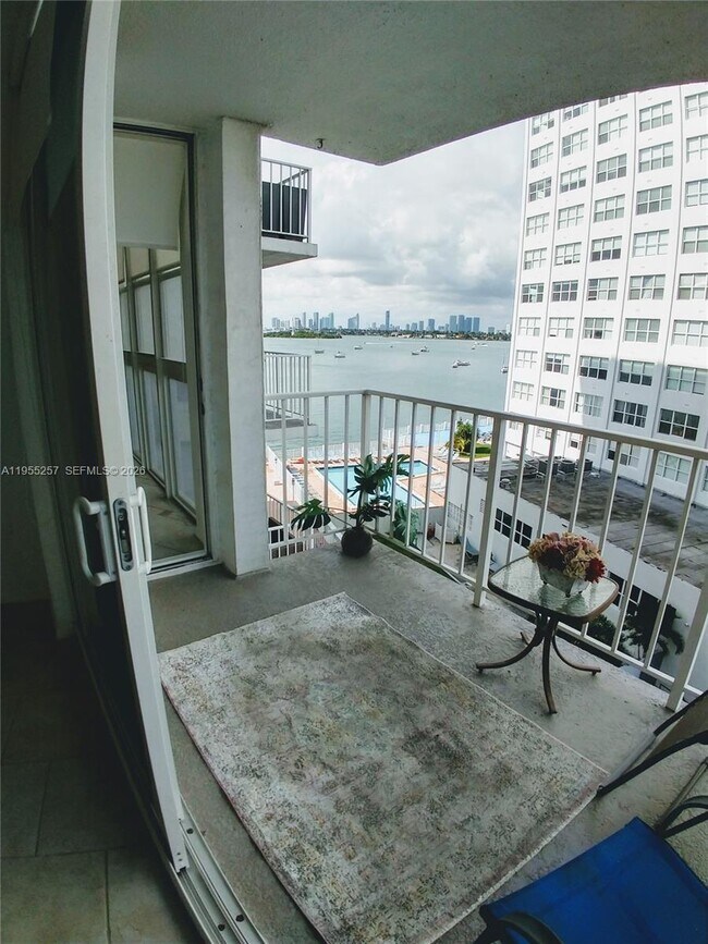 Foto del edificio - 1228 West Ave