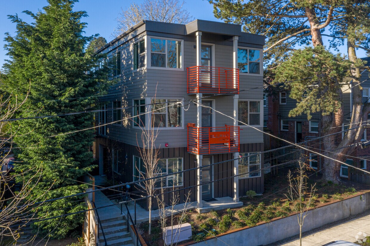 Primary Photo - 1624 SE Insley St