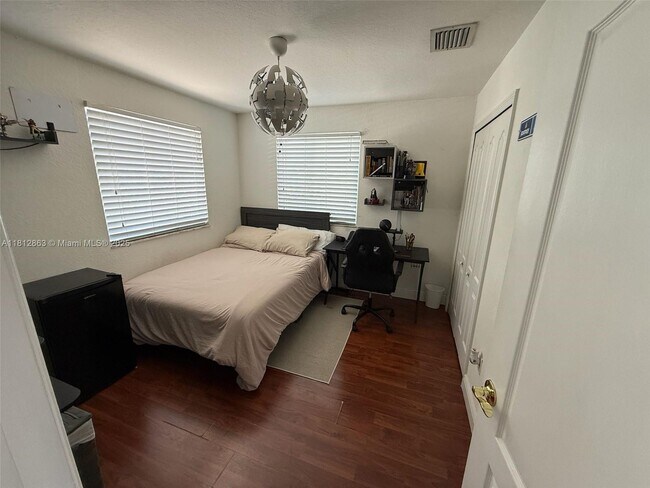 Foto del edificio - 2342 SE 10th St