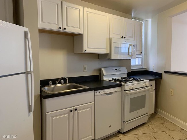 Foto del edificio - 2701 Cortland Pl NW