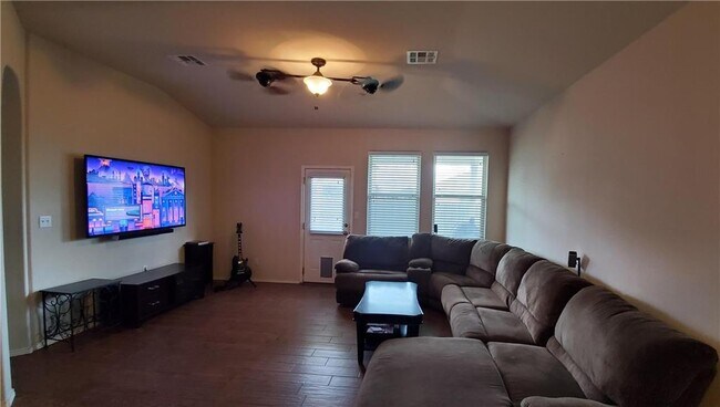 Foto del edificio - 18805 Mangan Way