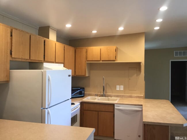 Building Photo - 476 Sunshine Ln