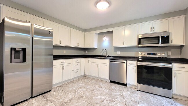Building Photo - 231 Losson Rd