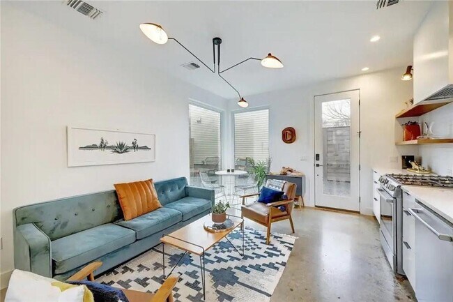 Foto del edificio - 2512 E 6th St
