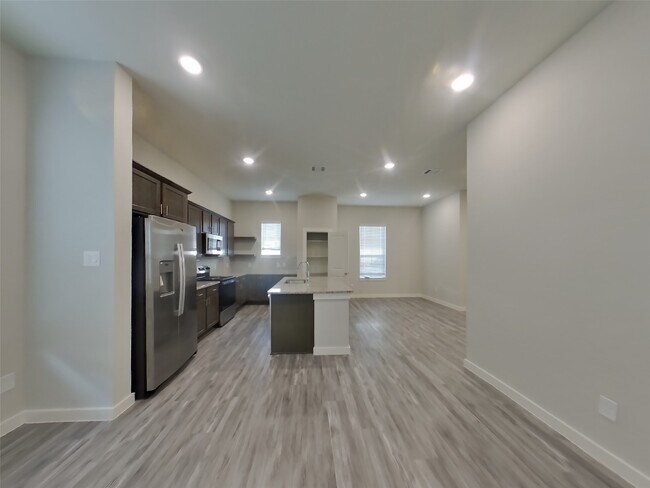 Foto del edificio - 9835 Willow Creek Commerce Dr