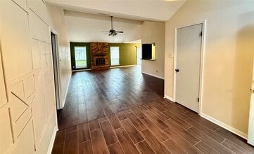 Building Photo - 16002 Havenhurst Dr