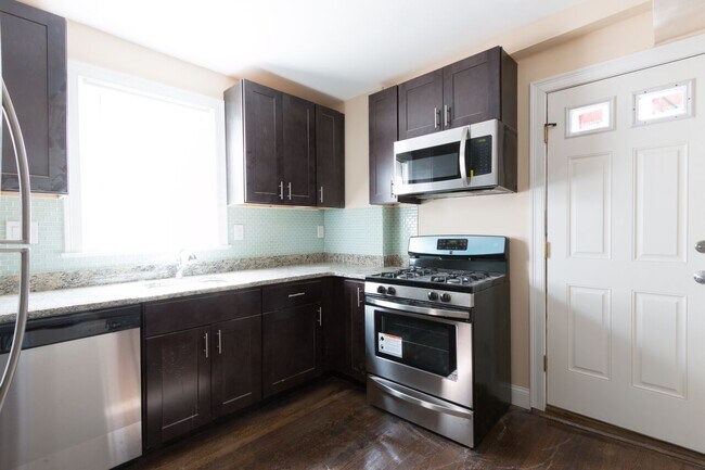 Building Photo - 5118 Washington St