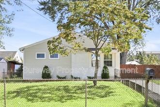 Building Photo - 213 Cardinal Ln