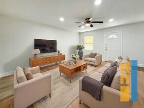 Building Photo - 1016 E Walker St