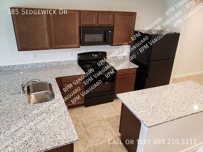 Foto del edificio - 385 Sedgewick Dr