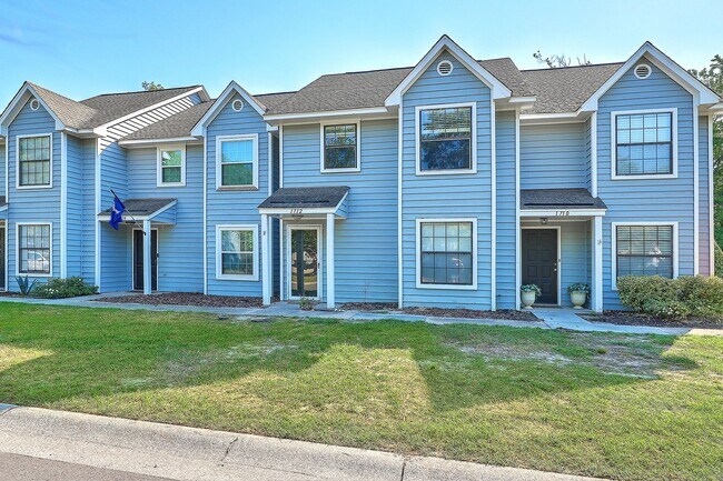 Foto del edificio - Move in Ready Mt Pleasant Townhouse!