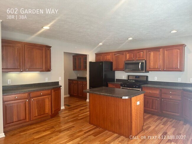 Foto del edificio - 3 bedroom 2.5 bath Village At Pine!!