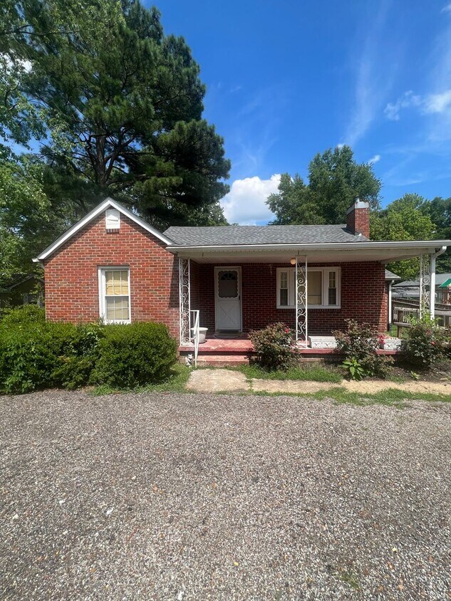 Foto del edificio - Quaint Brick Home in Martin!