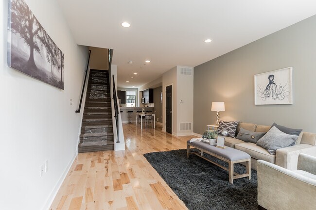 Foto del edificio - 1245 N Myrtlewood St