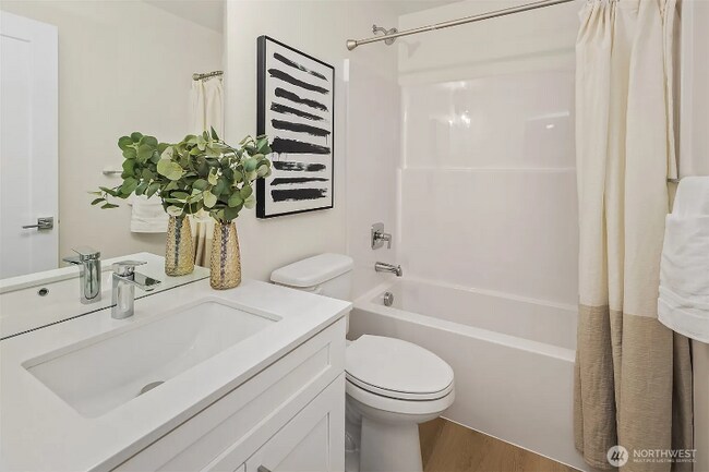 Building Photo - 1520 Hollow Dale Pl