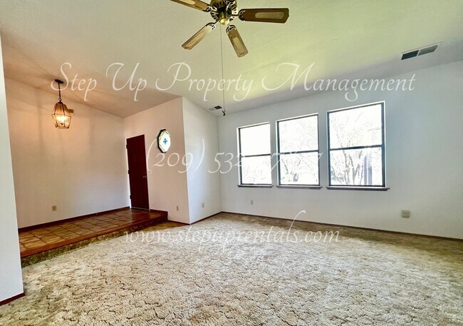 Foto del edificio - Cozy All Electric, 3 Bed 2 Bath Home in Phoenix Lake Estates!