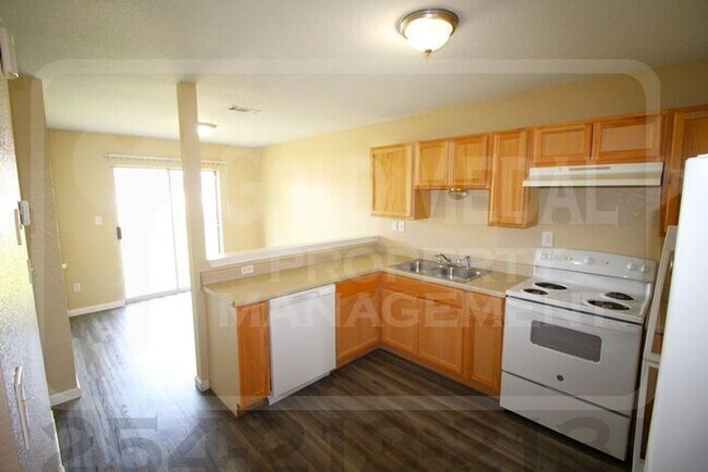 Foto del edificio - 3410 Cantabrian Dr