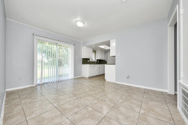 Foto del edificio - 3806 Charriton Dr