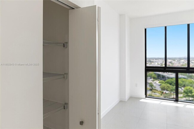 Foto del edificio - 5350 NW 84th Ave