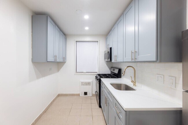 Foto del edificio - 131-11 Kew Gardens Rd