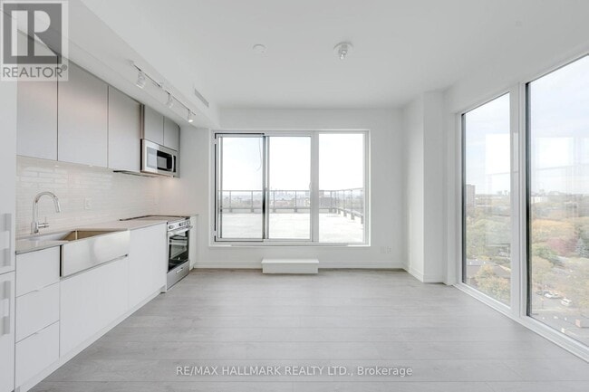Building Photo - 1208-1270 DUFFERIN St