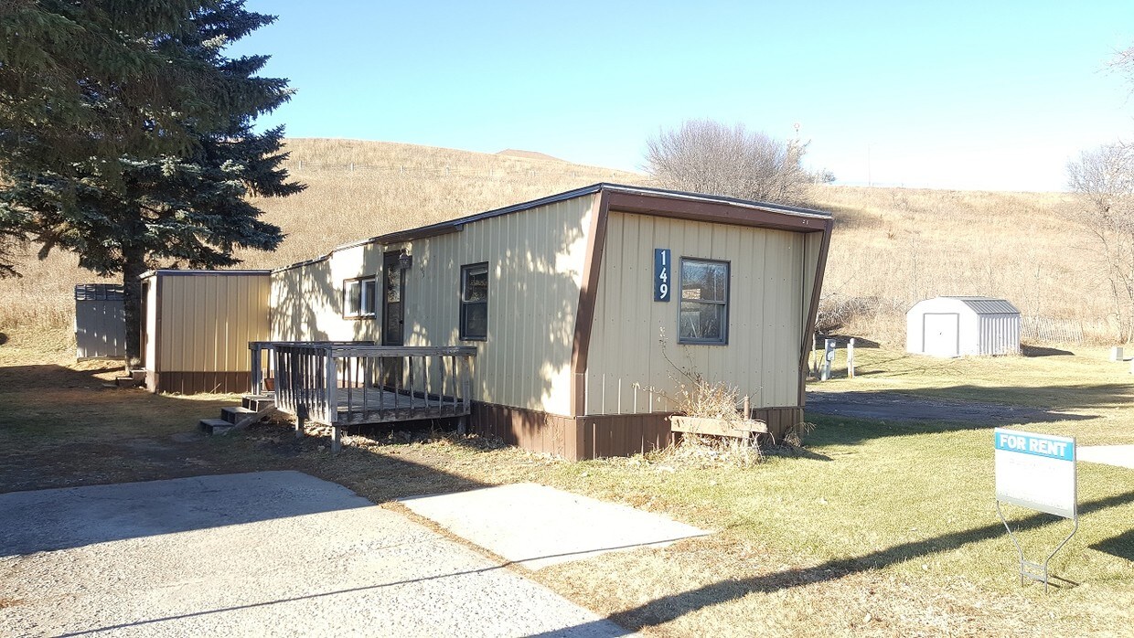 149 Sunnyside Trailer Ct, Jamestown, ND 58401 House Rental in