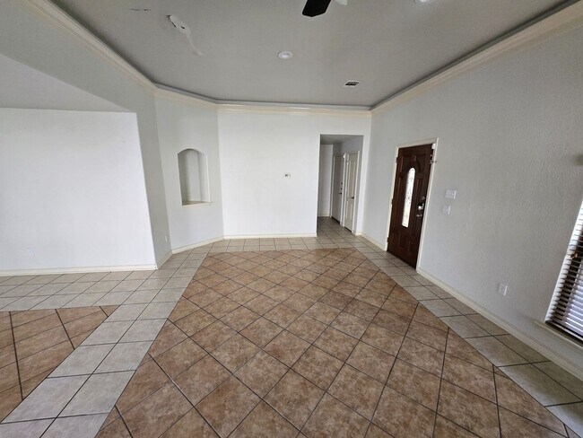 Building Photo - 911 Sutters Rim