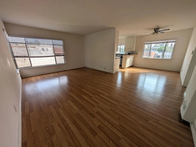 Building Photo - 3408 Mentone Ave