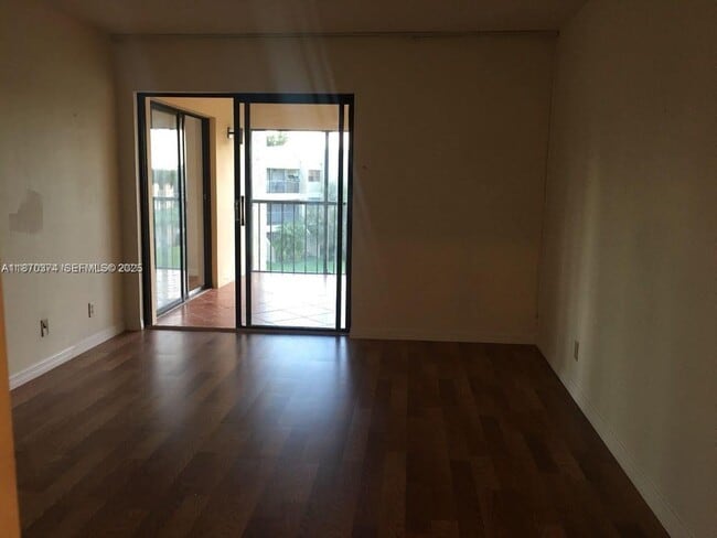 Building Photo - 220 Lakeview Dr