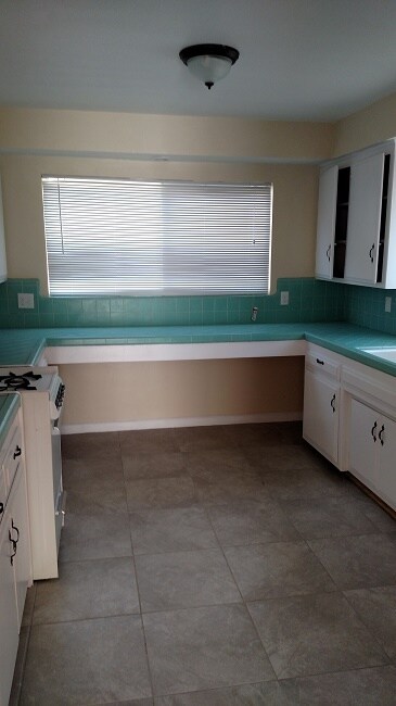 Building Photo - 56055 Sunland Dr