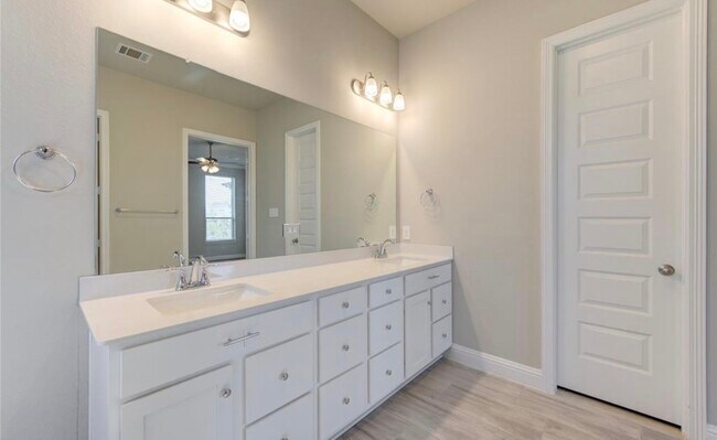 Foto del edificio - 10239 Bayou Oaks Dr