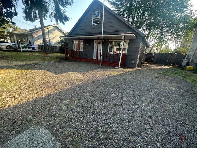 Building Photo - 7866 SE 67th Ave