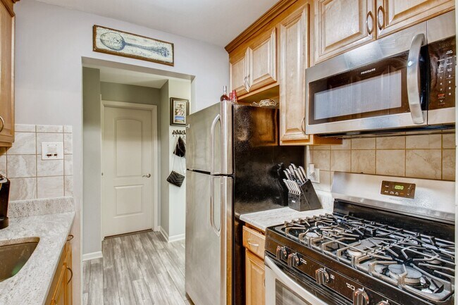 Building Photo - 879 Trace Dr