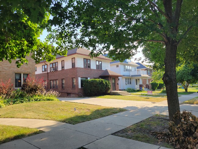 Building Photo - 1903 E Wood Pl