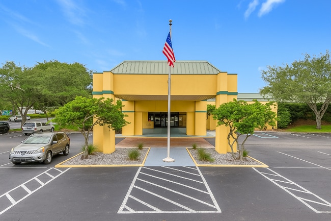 Building Photo - 910 Suemac Rd