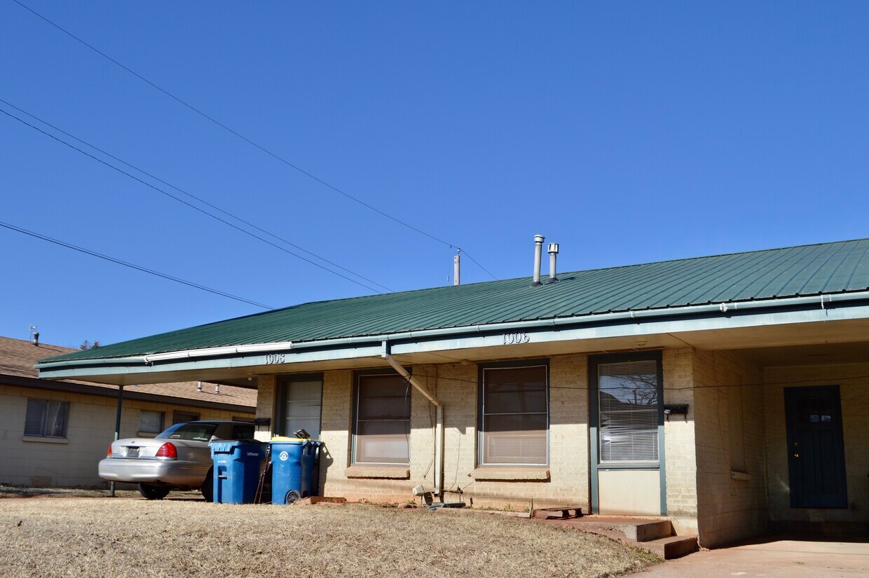 Primary Photo - 1008 W McElroy Rd