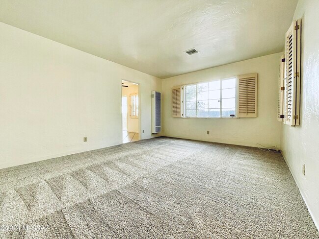 Foto del edificio - 2131 E 2nd St