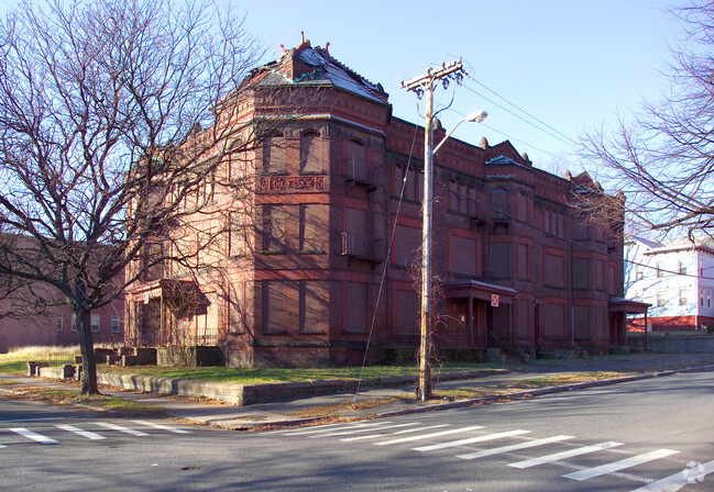 Building Photo - The Essex