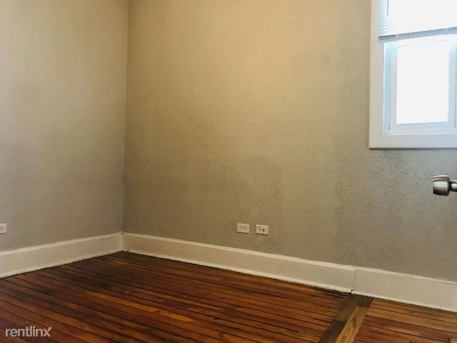 Foto del edificio - 2533 W Augusta Blvd