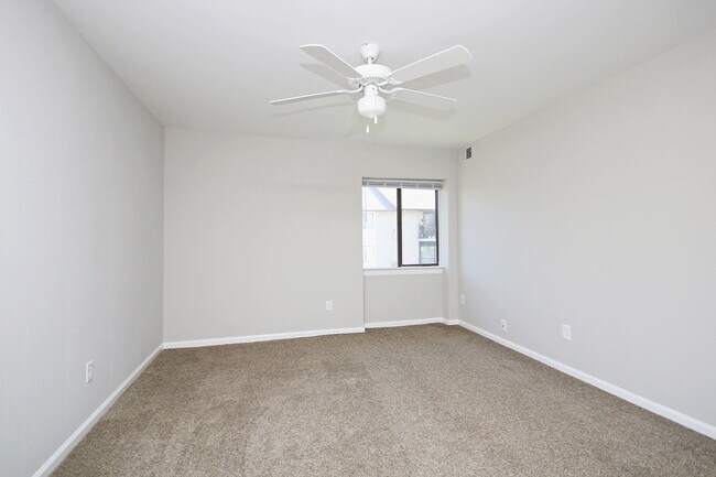 Foto del edificio - Four Seasons Condo Near Rt 29 Shopping & D...