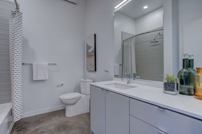 Building Photo - Luxury Studio near Salt and Straw! Only $1...