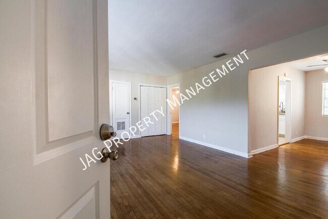 Foto del edificio - 2761 St Johns Ave