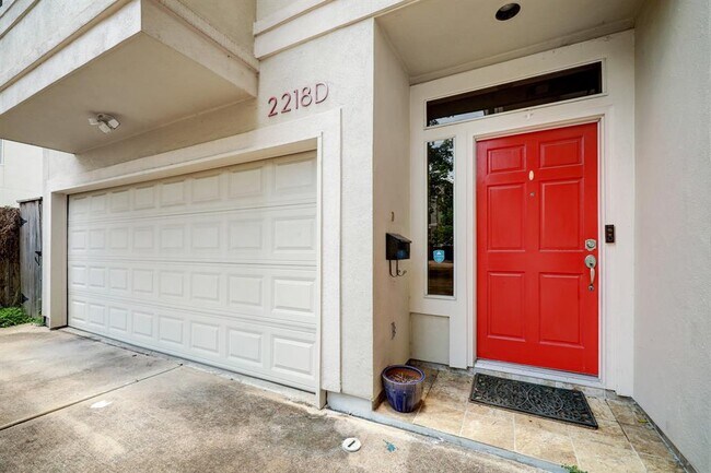 Building Photo - 2218 Bellefontaine