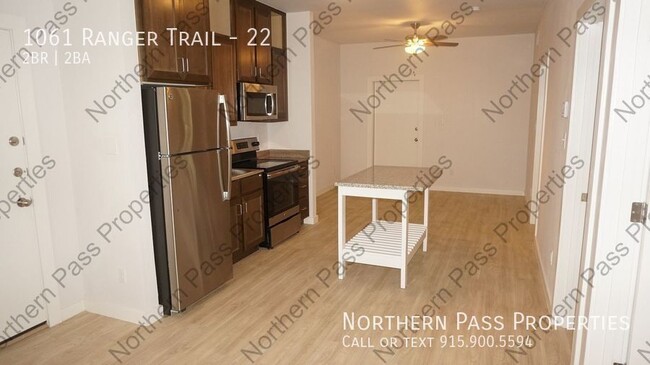 Building Photo - Modern 2 BDR Eastside Apartment! 2 Weeks F...