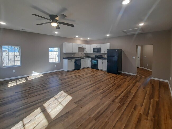 Building Photo - 1225 S Ferguson Ave