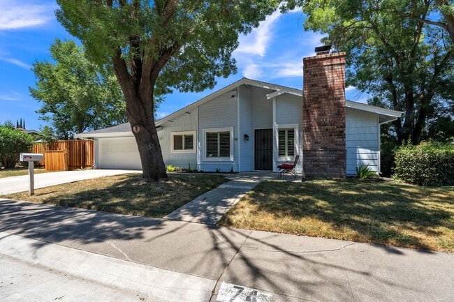 Building Photo - 74 Cedro Cir
