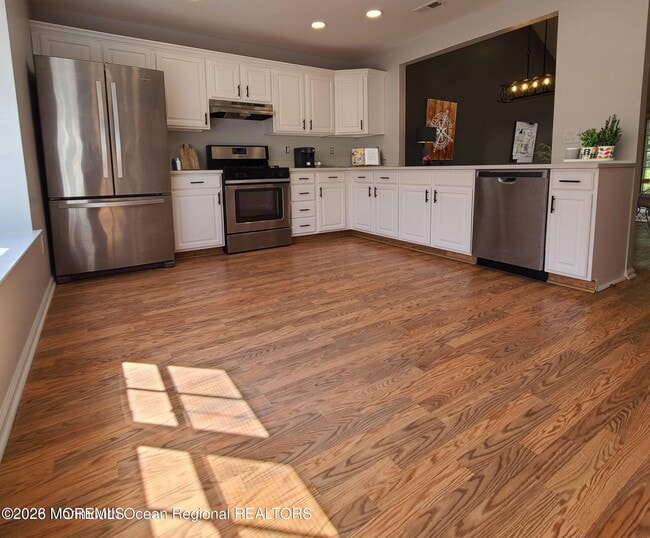 Building Photo - 7904B Normandy Dr