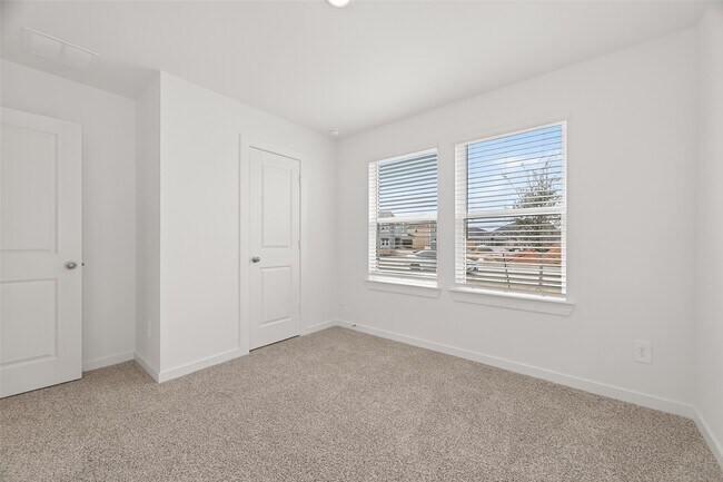 Foto del edificio - 3827 Langridge Dr