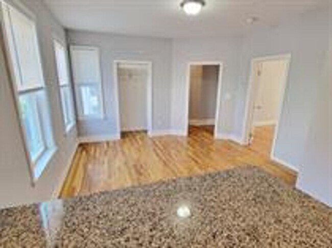 Building Photo - 39 Pinckney St