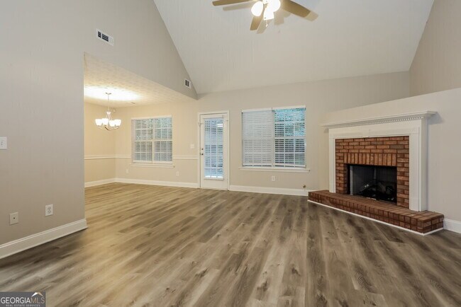 Foto del edificio - 208 Pebble Creek Dr